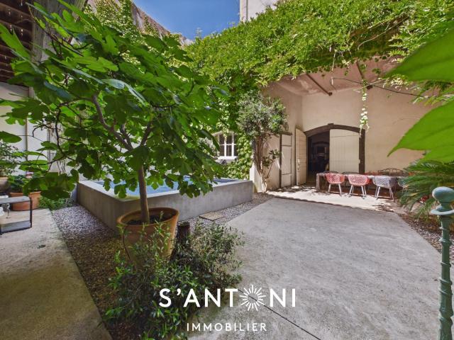 Maison 8 pièces 256 m²