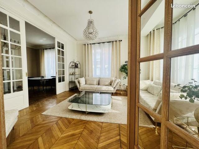 Maison 8 pièces 256 m²