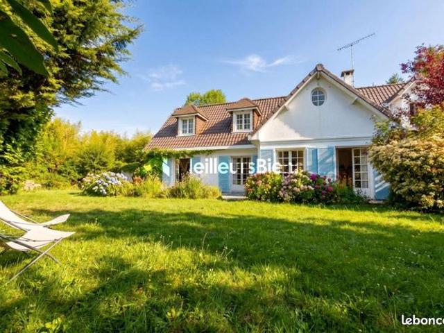 Maison 8 pièces 256 m²