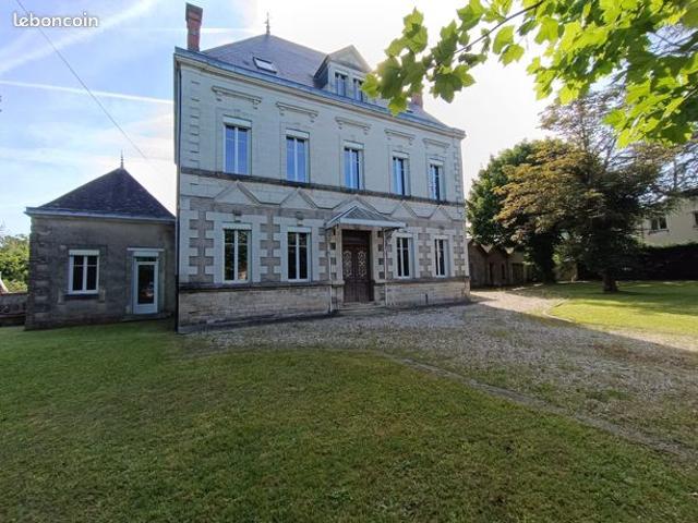 Maison 8 pièces 256 m²