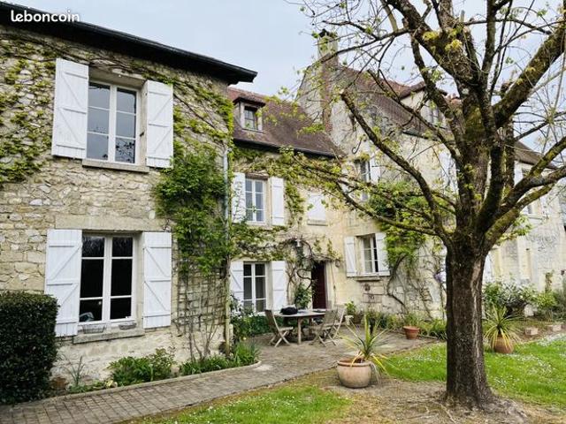 Maison 8 pièces 256 m²