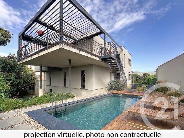 Maison 8 pièces 256 m²