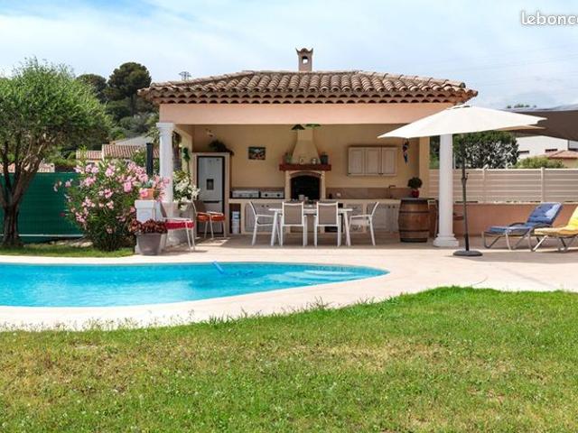 Maison 8 pièces 256 m²