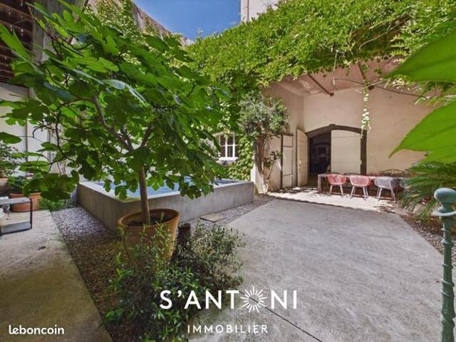 Maison 8 pièces 256 m²