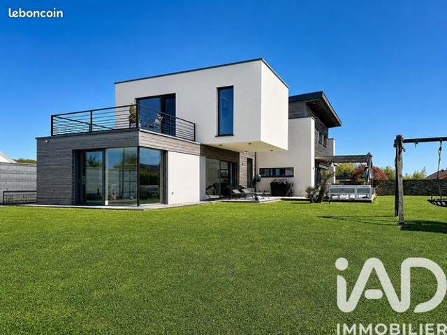 Maison 8 pièces 256 m²