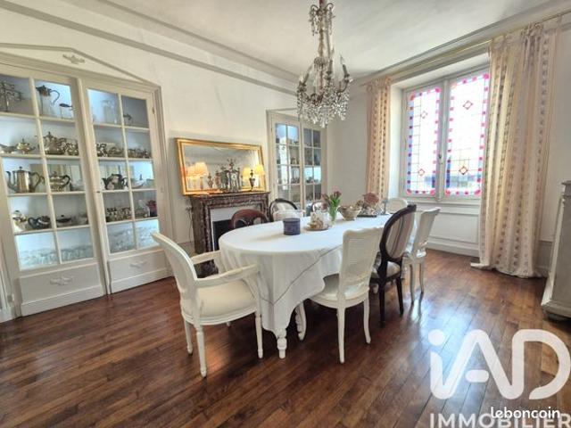 Maison 8 pièces 256 m²