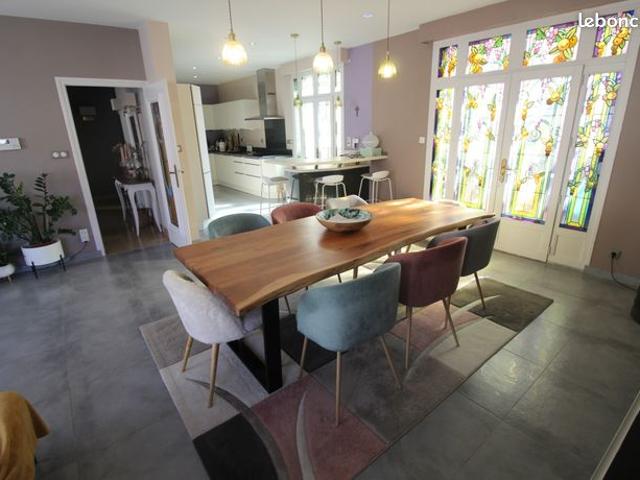 Maison 8 pièces 257 m²