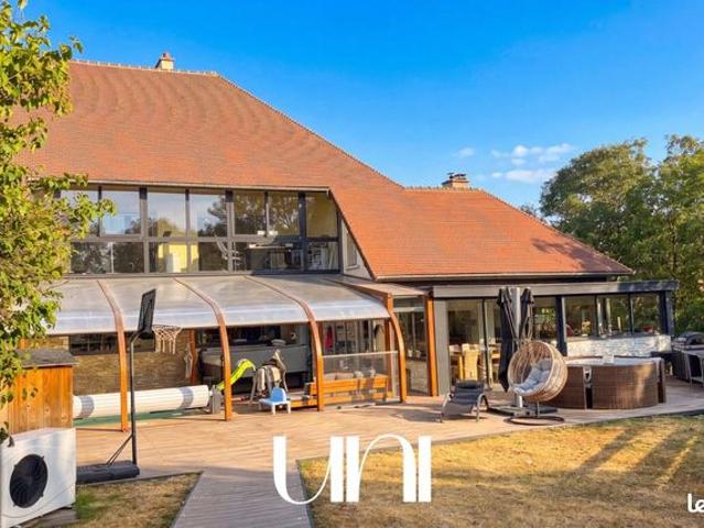 Maison 8 pièces 257 m²