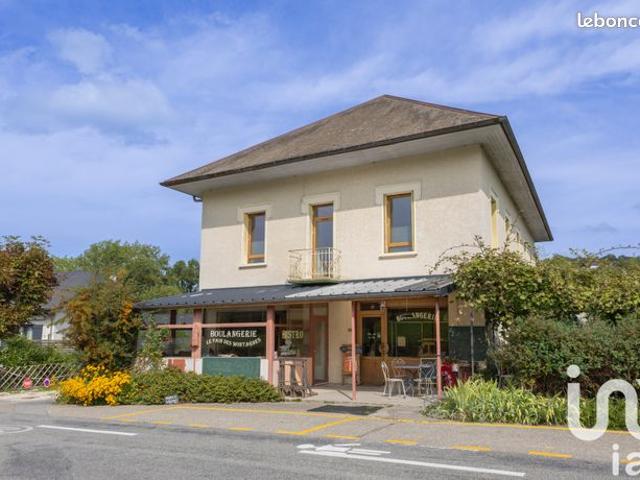 Maison 8 pièces 257 m²