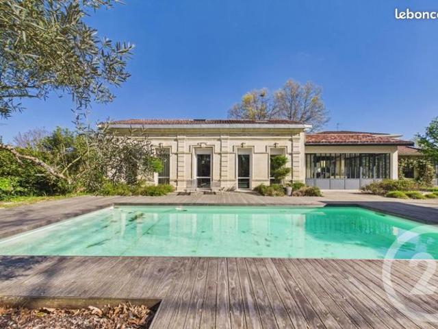 Maison 8 pièces 257 m²