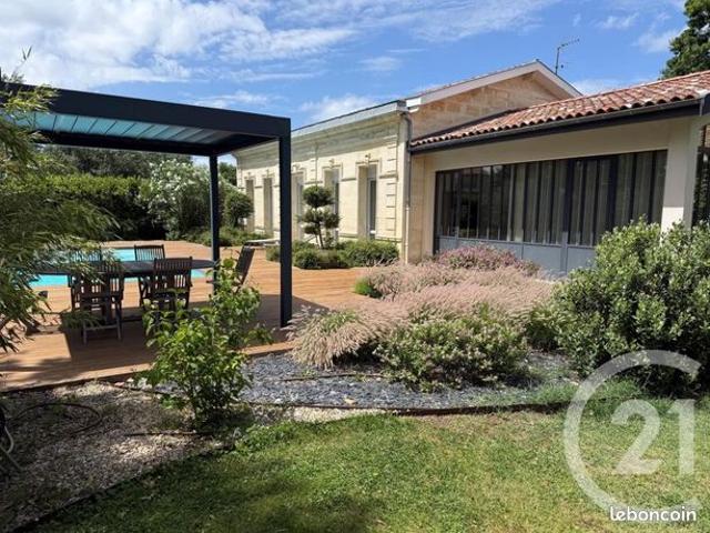 Maison 8 pièces 257 m²