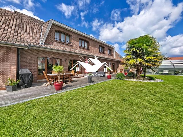 Maison 8 pièces 257 m²