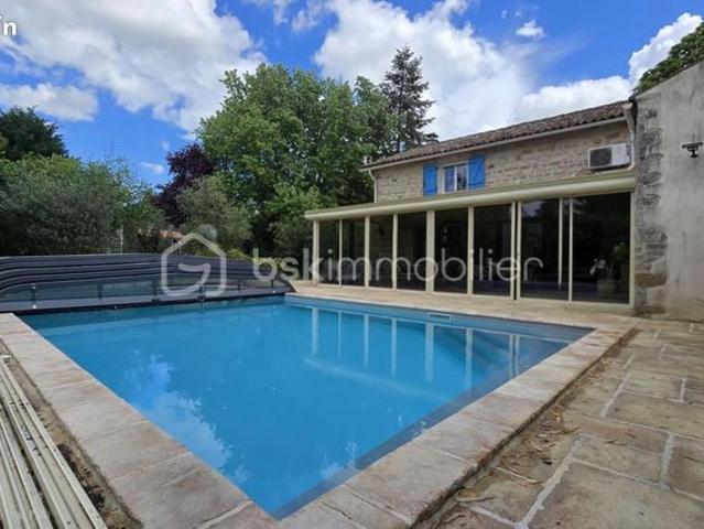 Maison 8 pièces 257 m²