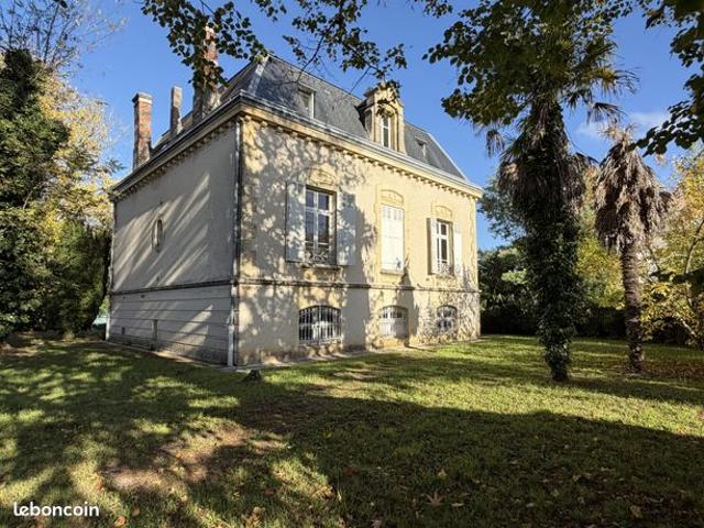 Maison 8 pièces 257 m²