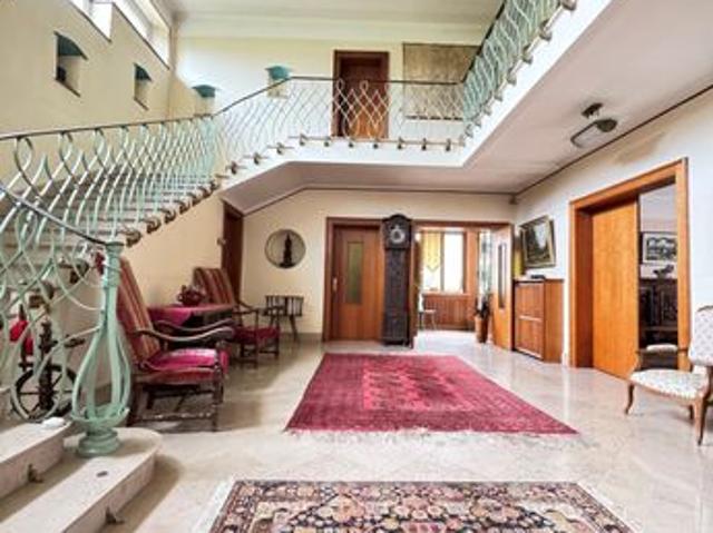 Maison 8 pièces 258 m²