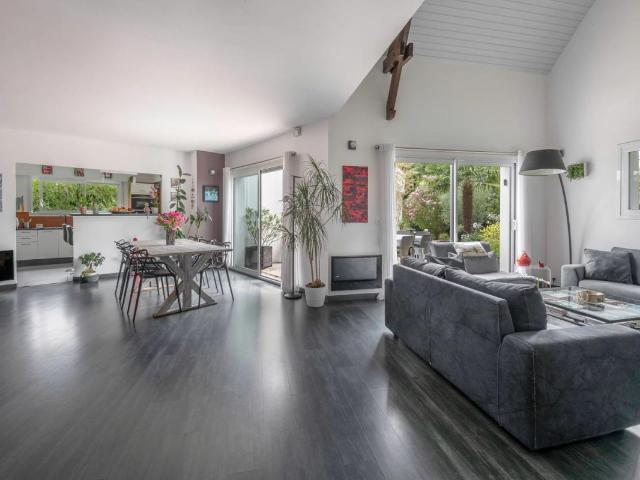 Maison 8 pièces 258 m²