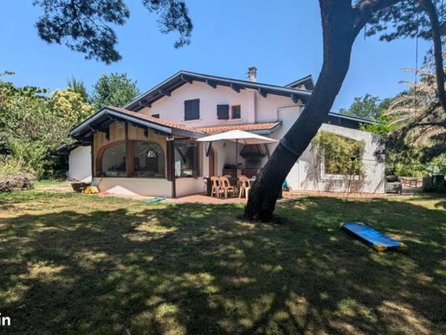 Maison 8 pièces 258 m²