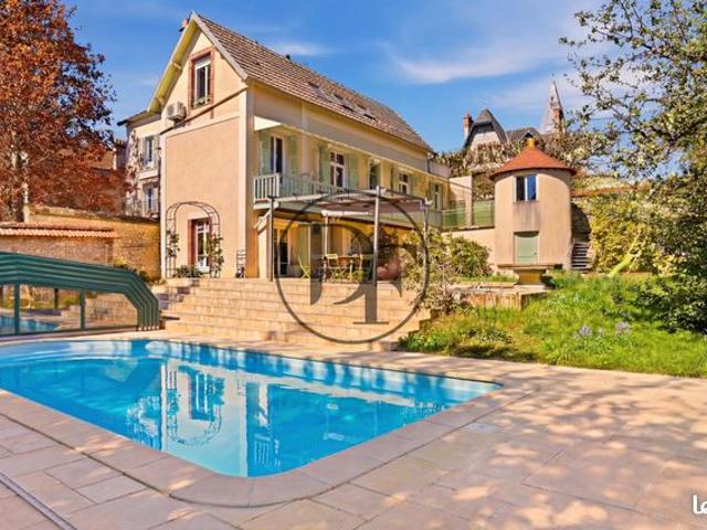 Maison 8 pièces 258 m²