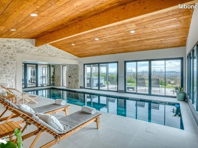 Maison 8 pièces 258 m²