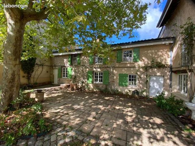 Maison 8 pièces 258 m²