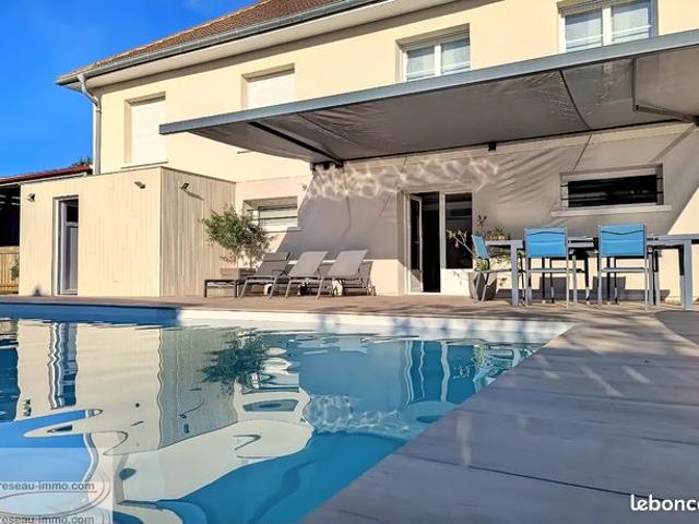 Maison 8 pièces 259 m²