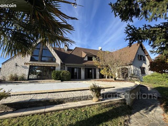 Maison 8 pièces 259 m²