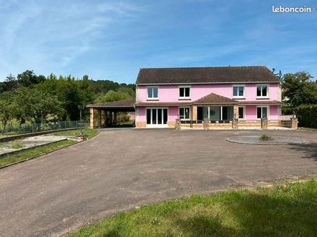 Maison 8 pièces 259 m²