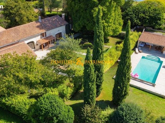 Maison 8 pièces 250 m²