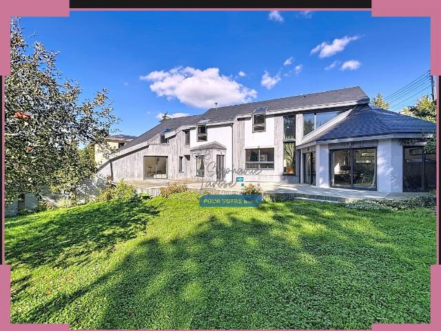 Maison 8 pièces 250 m²