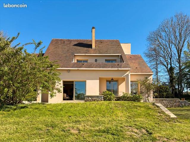 Maison 8 pièces 250 m²