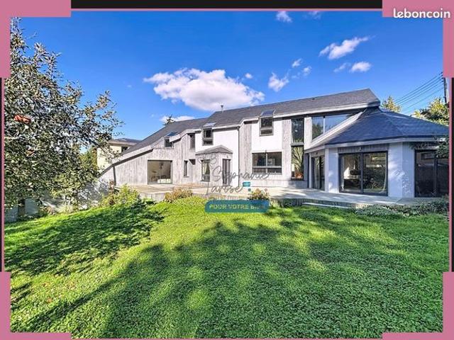 Maison 8 pièces 250 m²