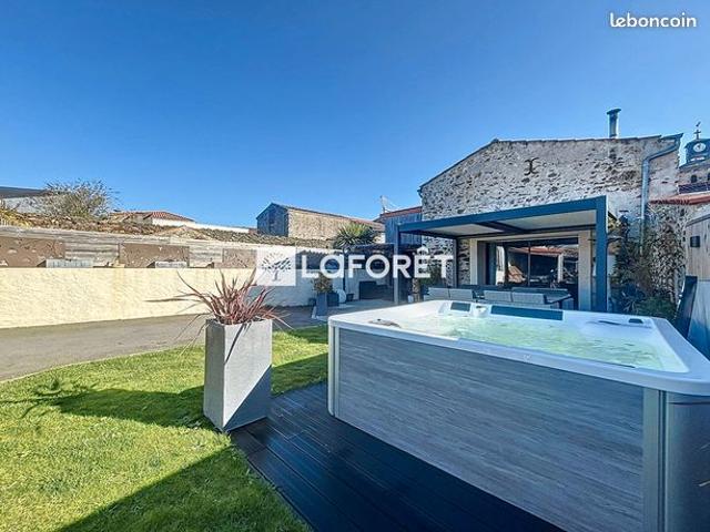 Maison 8 pièces 250 m²