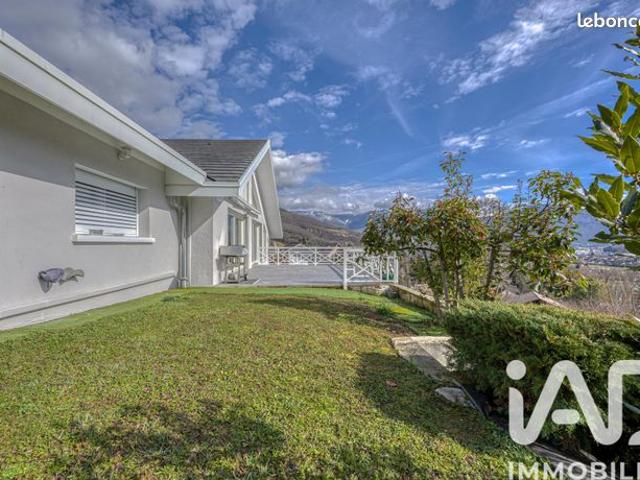 Maison 8 pièces 250 m²