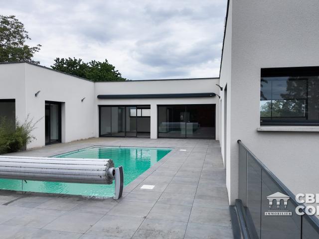 Maison 8 pièces 250 m²