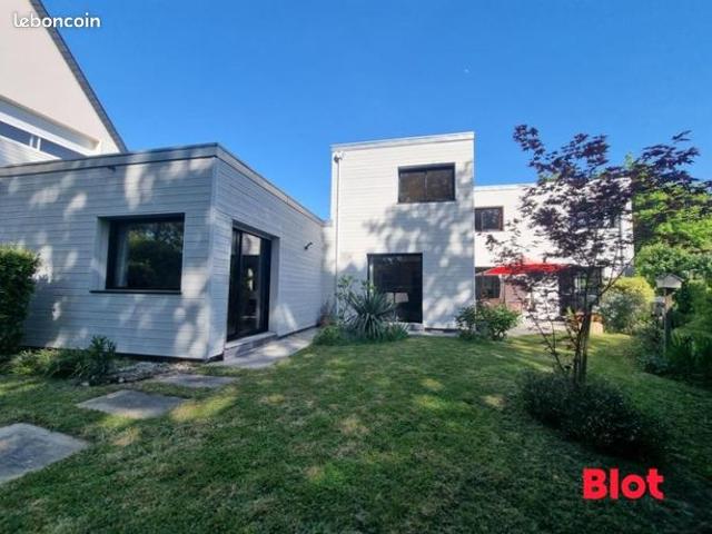 Maison 8 pièces 250 m²