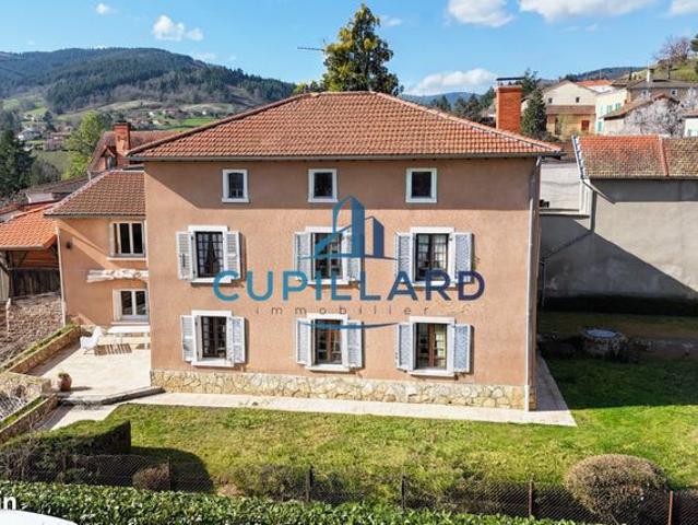 Maison 8 pièces 250 m²