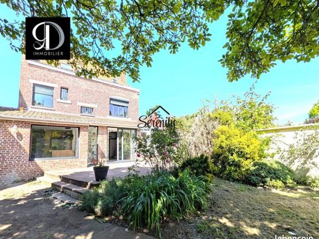 Maison 8 pièces 250 m²