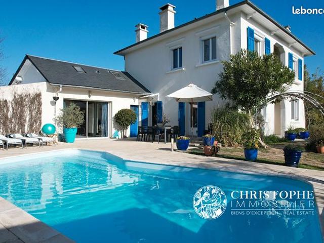Maison 8 pièces 250 m²