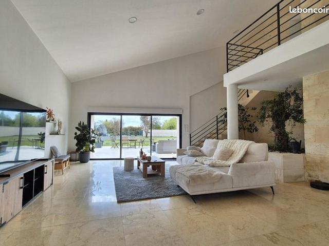 Maison 8 pièces 250 m²