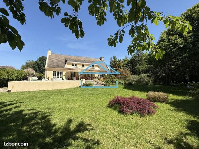 Maison 8 pièces 250 m²