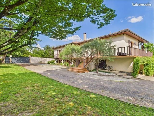 Maison 8 pièces 250 m²