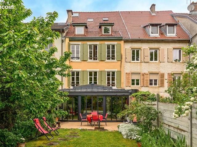 Maison 8 pièces 250 m²