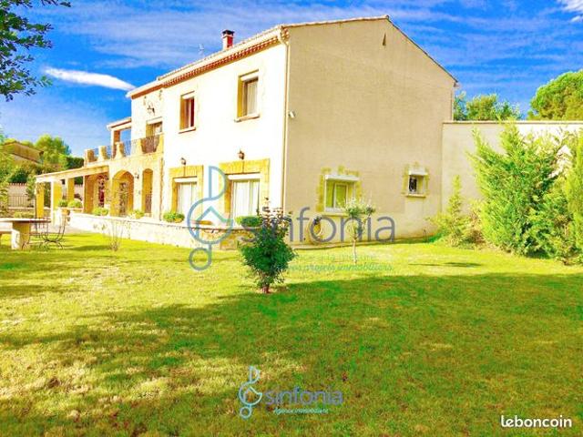 Maison 8 pièces 250 m²