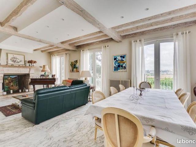 Maison 8 pièces 250 m²