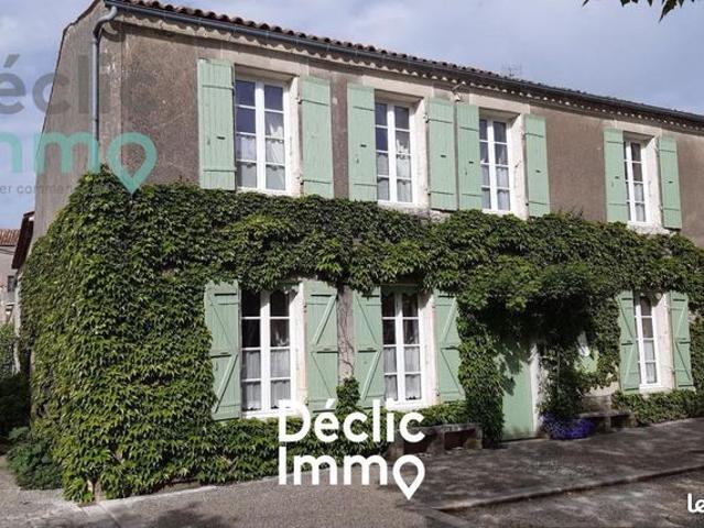 Maison 8 pièces 250 m²