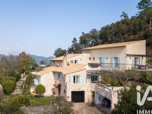 Maison 8 pièces 250 m²