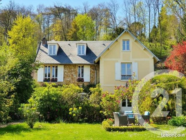 Maison 8 pièces 250 m²