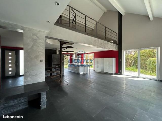 Maison 8 pièces 250 m²