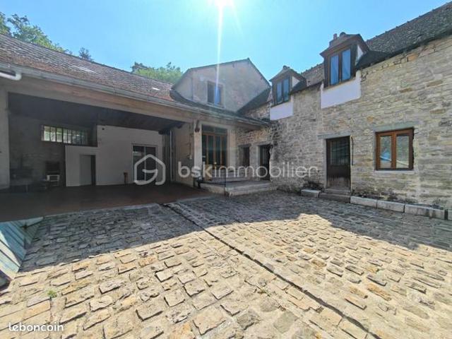 Maison 8 pièces 250 m²