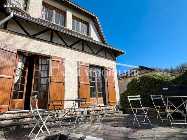 Maison 8 pièces 250 m²